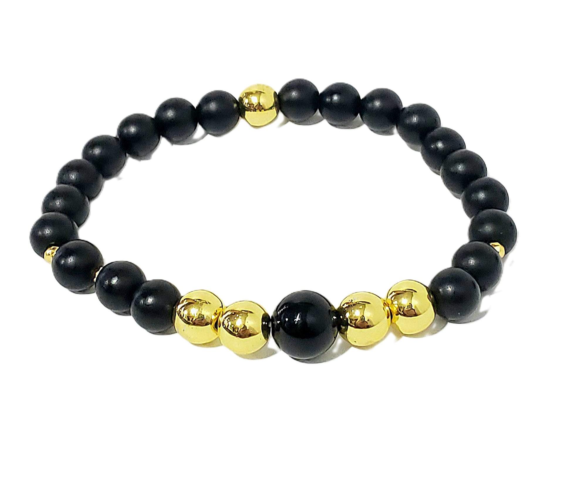 Esta Pulsera Combina Piedra Onyx Negro con Hematite en Dorado, diseñada para hombres que buscan proyectar fuerza, elegancia y equilibrio en cada paso. - K.Beloved LLC