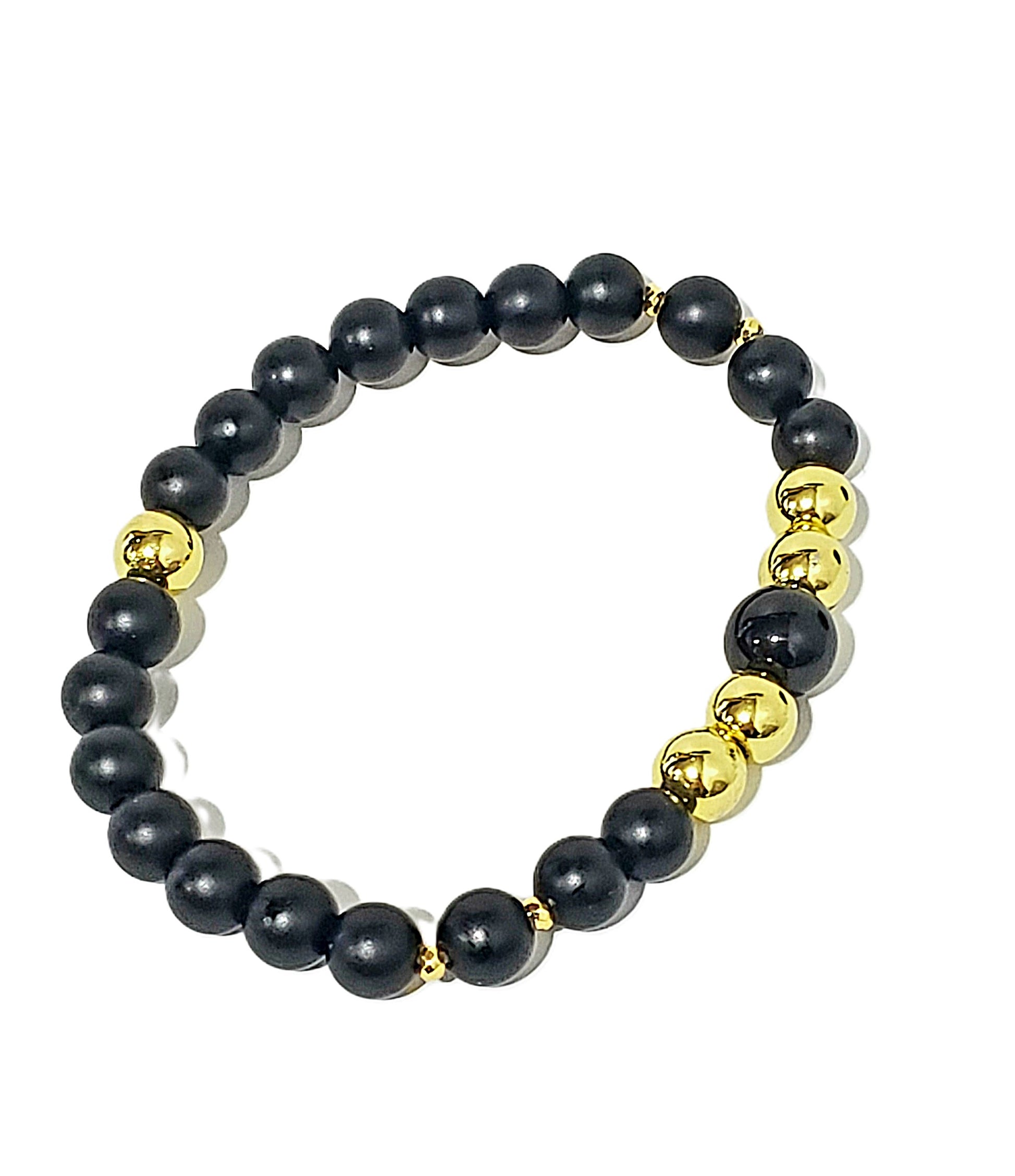 Esta Pulsera Combina Piedra Onyx Negro con Hematite en Dorado, diseñada para hombres que buscan proyectar fuerza, elegancia y equilibrio en cada paso. - K.Beloved LLC