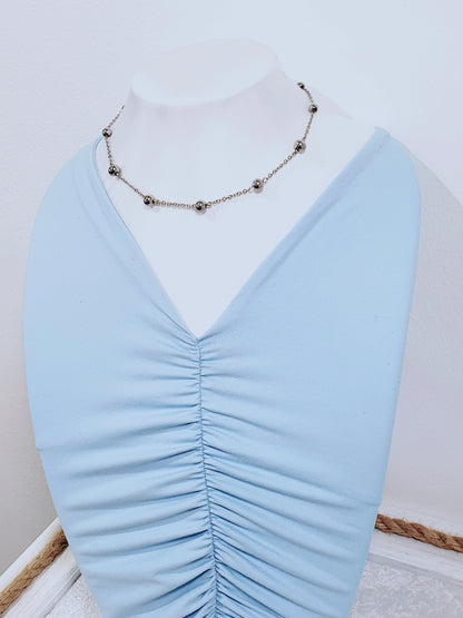 Elegancia que se Lleva en la Espalda: Collar en Acero Inoxidable para Escotes Únicos
