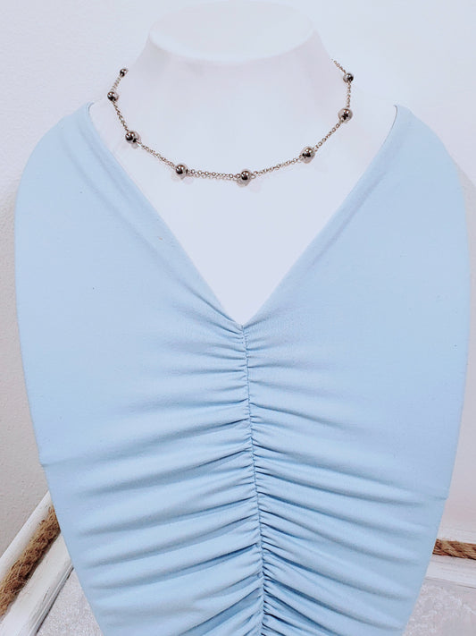 Elegancia que se Lleva en la Espalda: Collar en Acero Inoxidable para Escotes Únicos