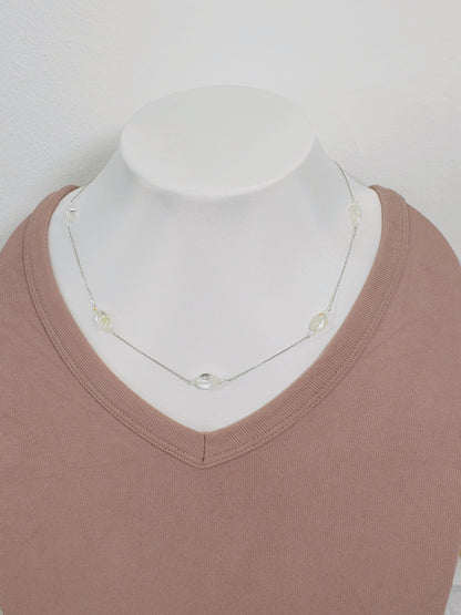 Delicado Conjunto de Collar y Aretes en Plata 925 , Disfrute de la belleza y el brillo del Cristal de Cuarzo Natural