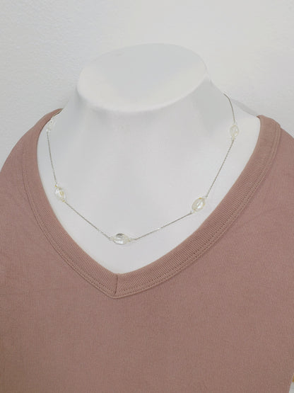 Delicado Conjunto de Collar y Aretes en Plata 925 , Disfrute de la belleza y el brillo del Cristal de Cuarzo Natural