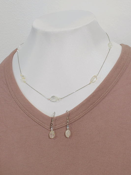 Delicado Conjunto de Collar y Aretes en Plata 925 , Disfrute de la belleza y el brillo del Cristal de Cuarzo Natural