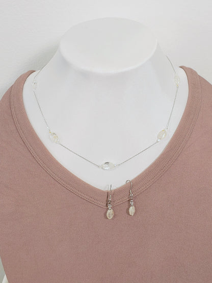 Delicado Conjunto de Collar y Aretes en Plata 925 , Disfrute de la belleza y el brillo del Cristal de Cuarzo Natural