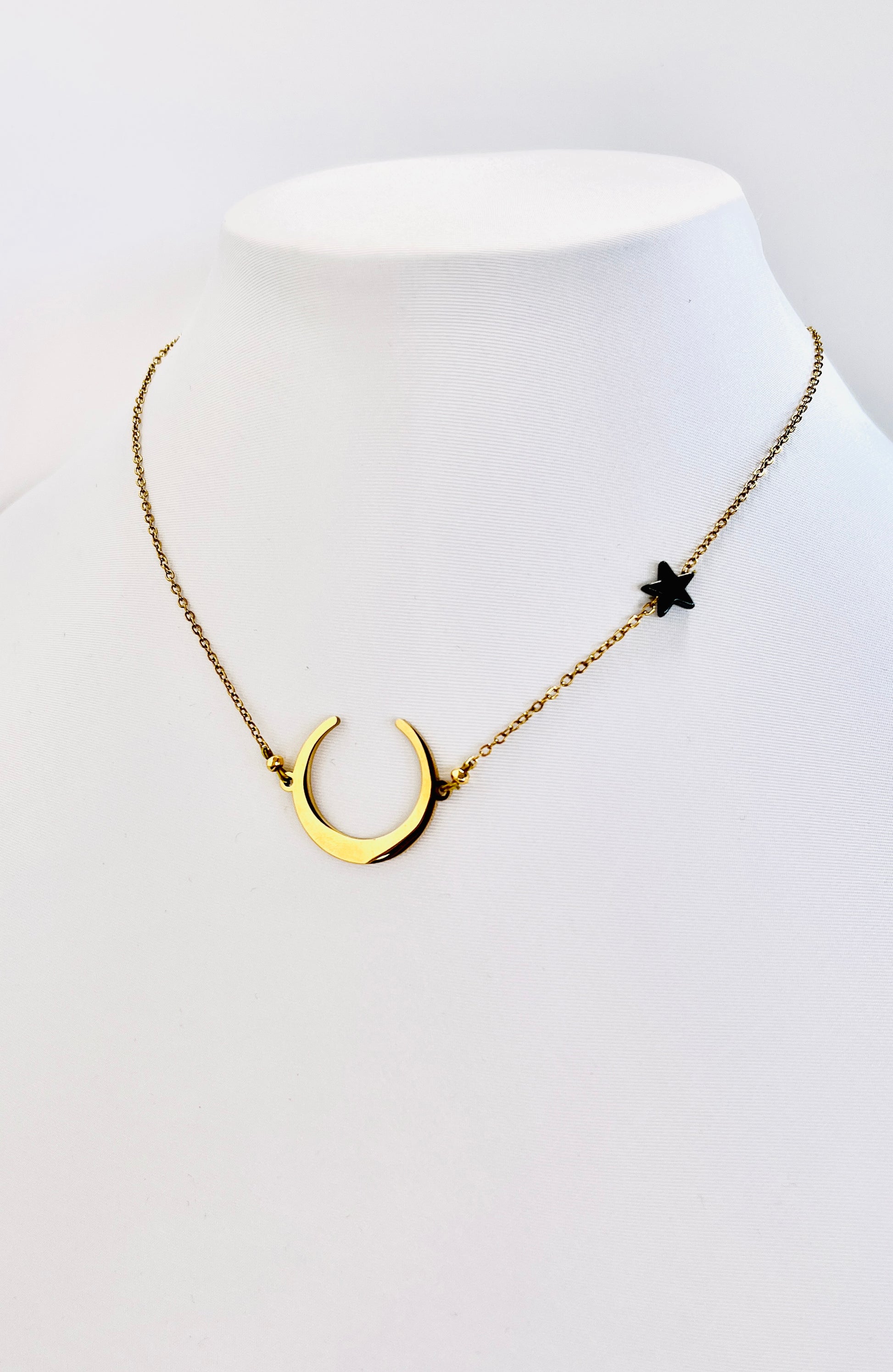 "Destellos Celestiales: Collar de Media Luna y  un destello de Estrella " - K.Beloved LLC