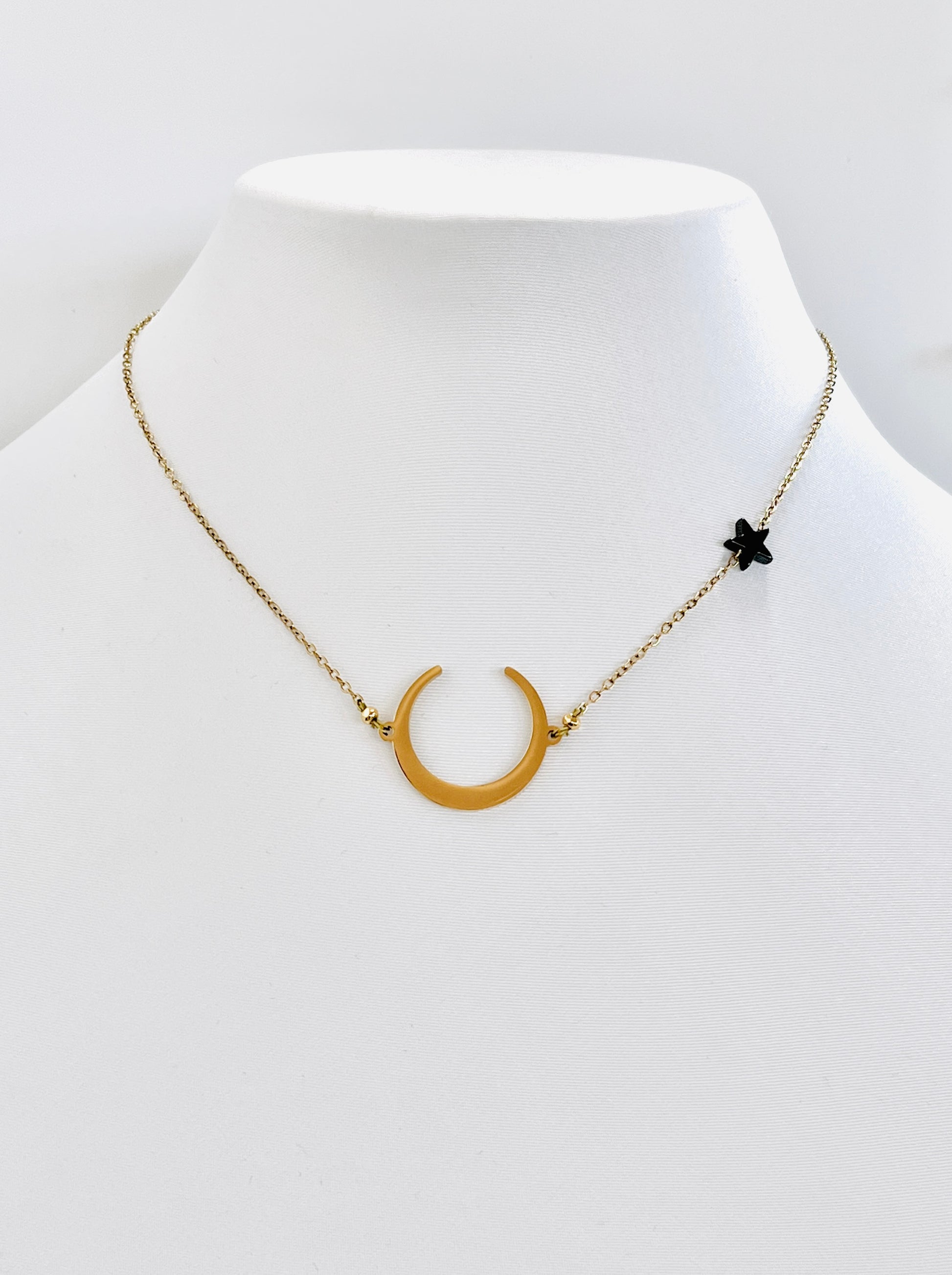 "Destellos Celestiales: Collar de Media Luna y  un destello de Estrella " - K.Beloved LLC