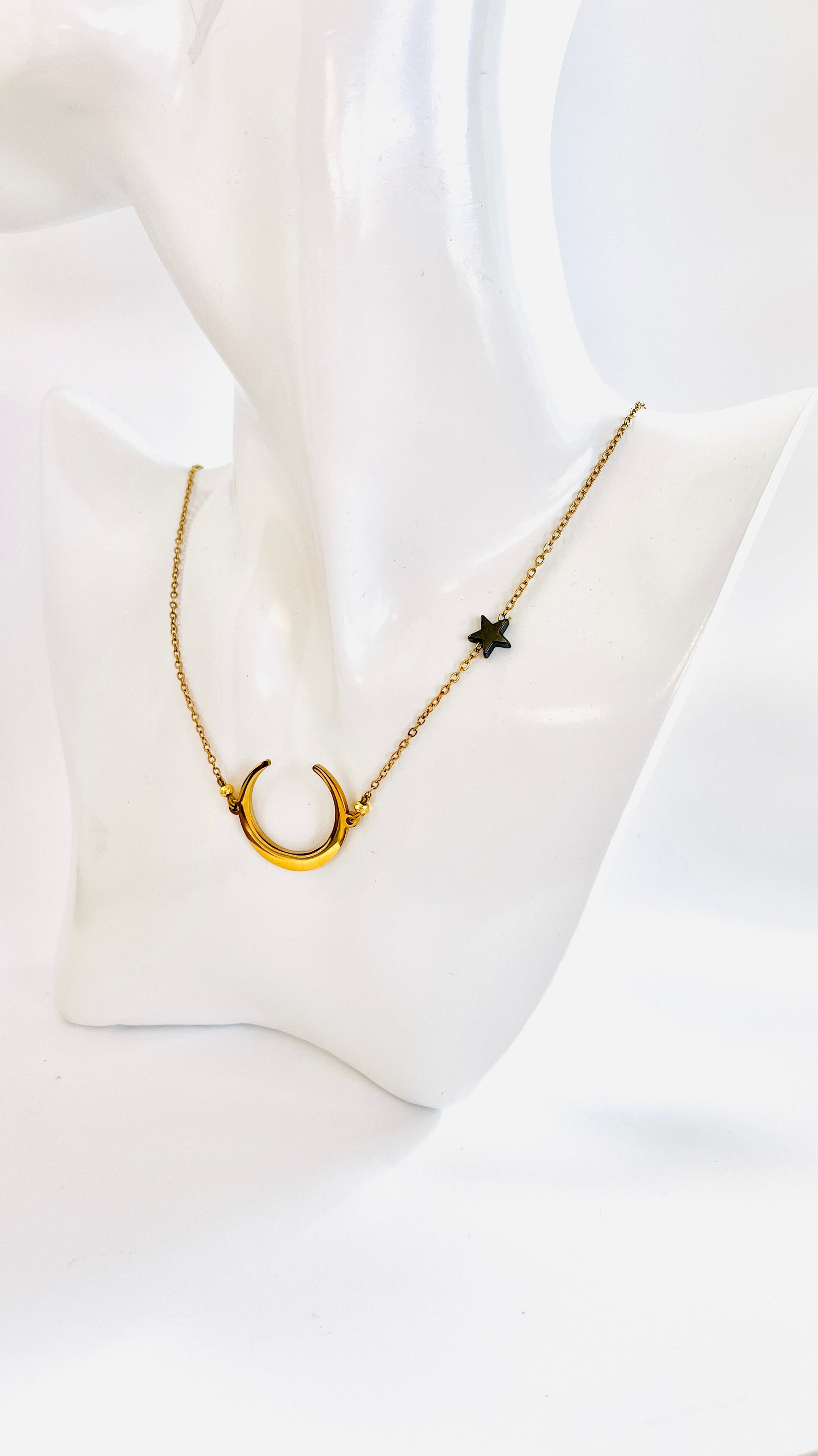"Destellos Celestiales: Collar de Media Luna y  un destello de Estrella " - K.Beloved LLC