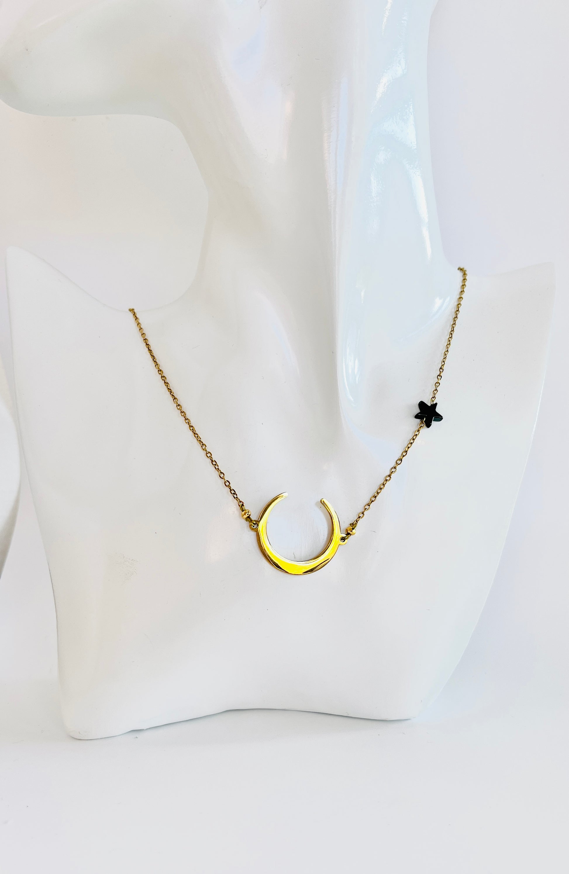 "Destellos Celestiales: Collar de Media Luna y  un destello de Estrella " - K.Beloved LLC