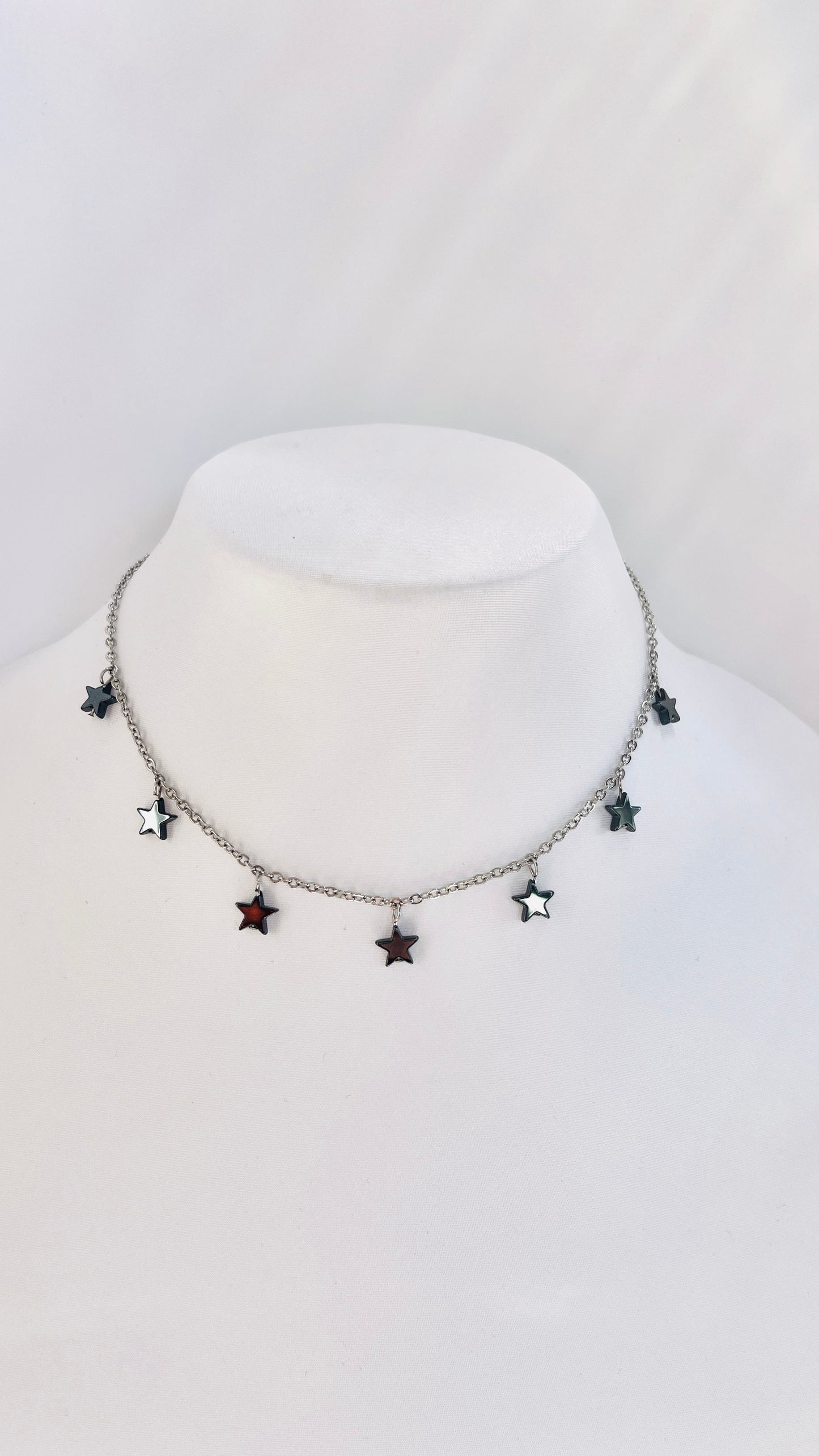 Collar en Acero Inoxidable con Estrellas de Hematite negro - K.Beloved LLC