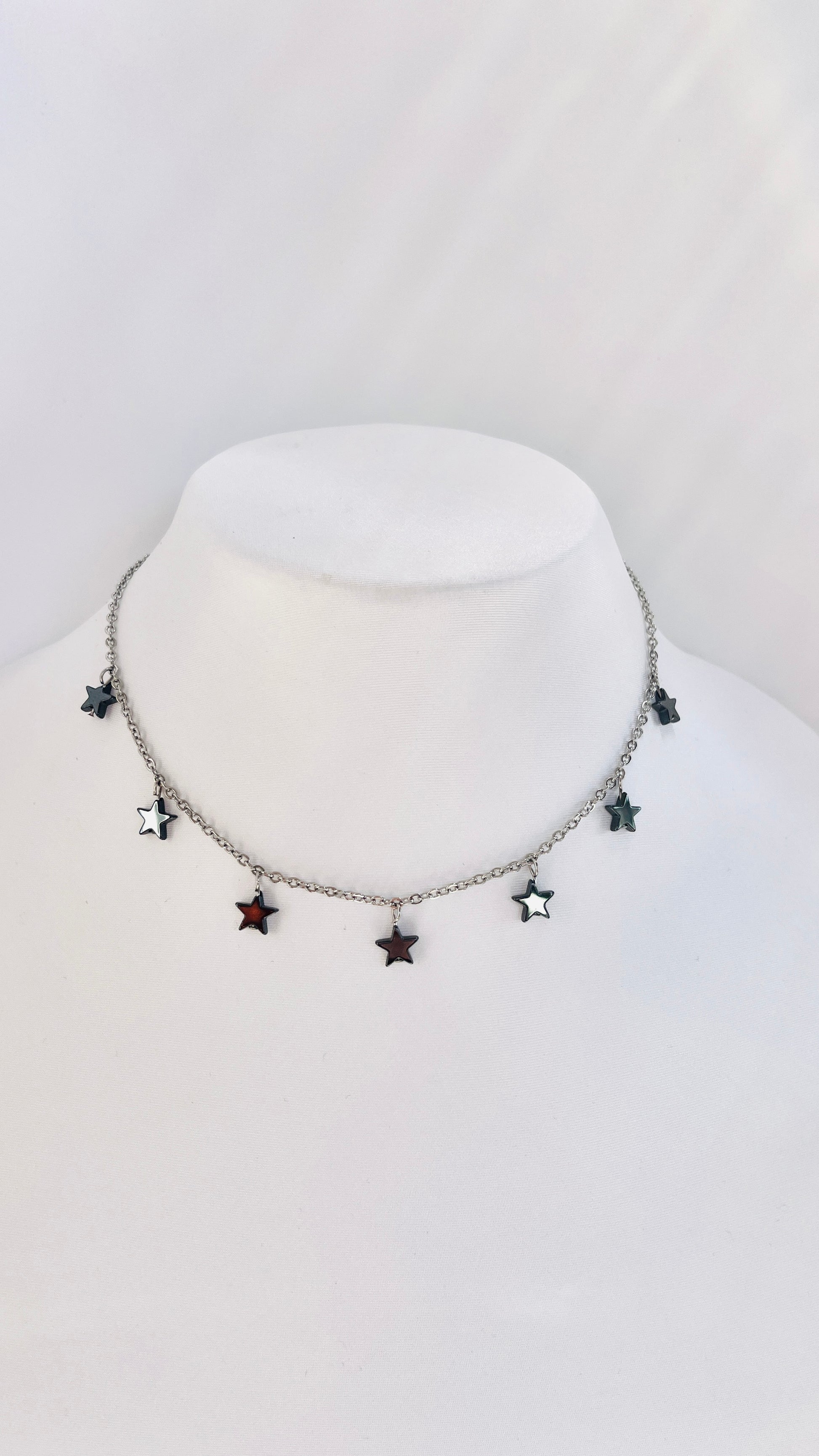 Collar en Acero Inoxidable con Estrellas de Hematite negro - K.Beloved LLC