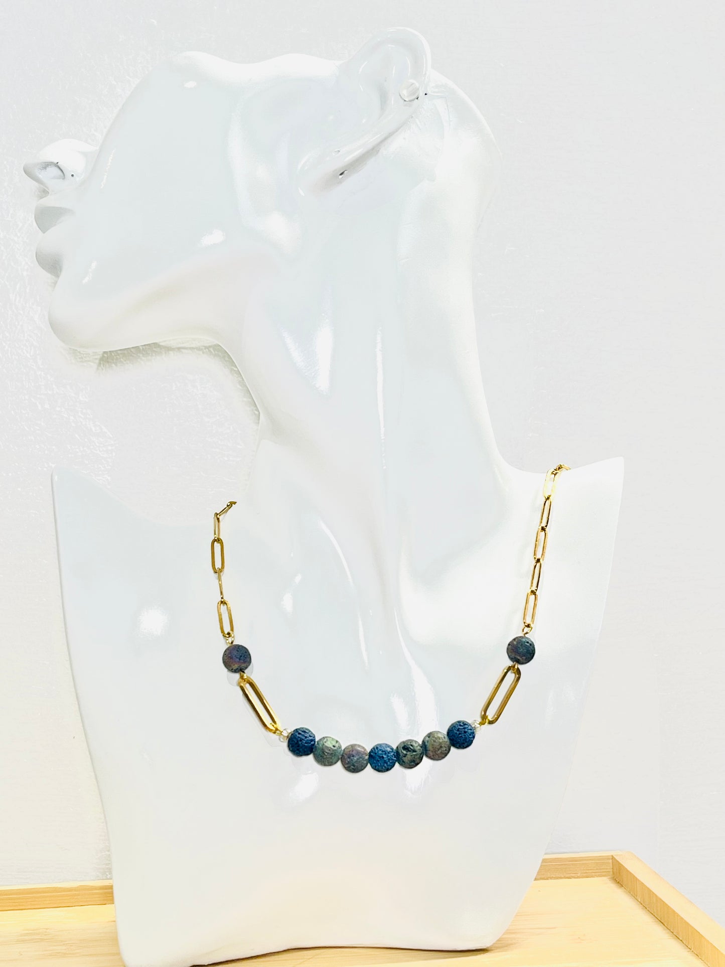 Collar  de eslabón en Acero Inoxidable con Piedra de Lava Rock Azul y Tornasol - K.Beloved LLC