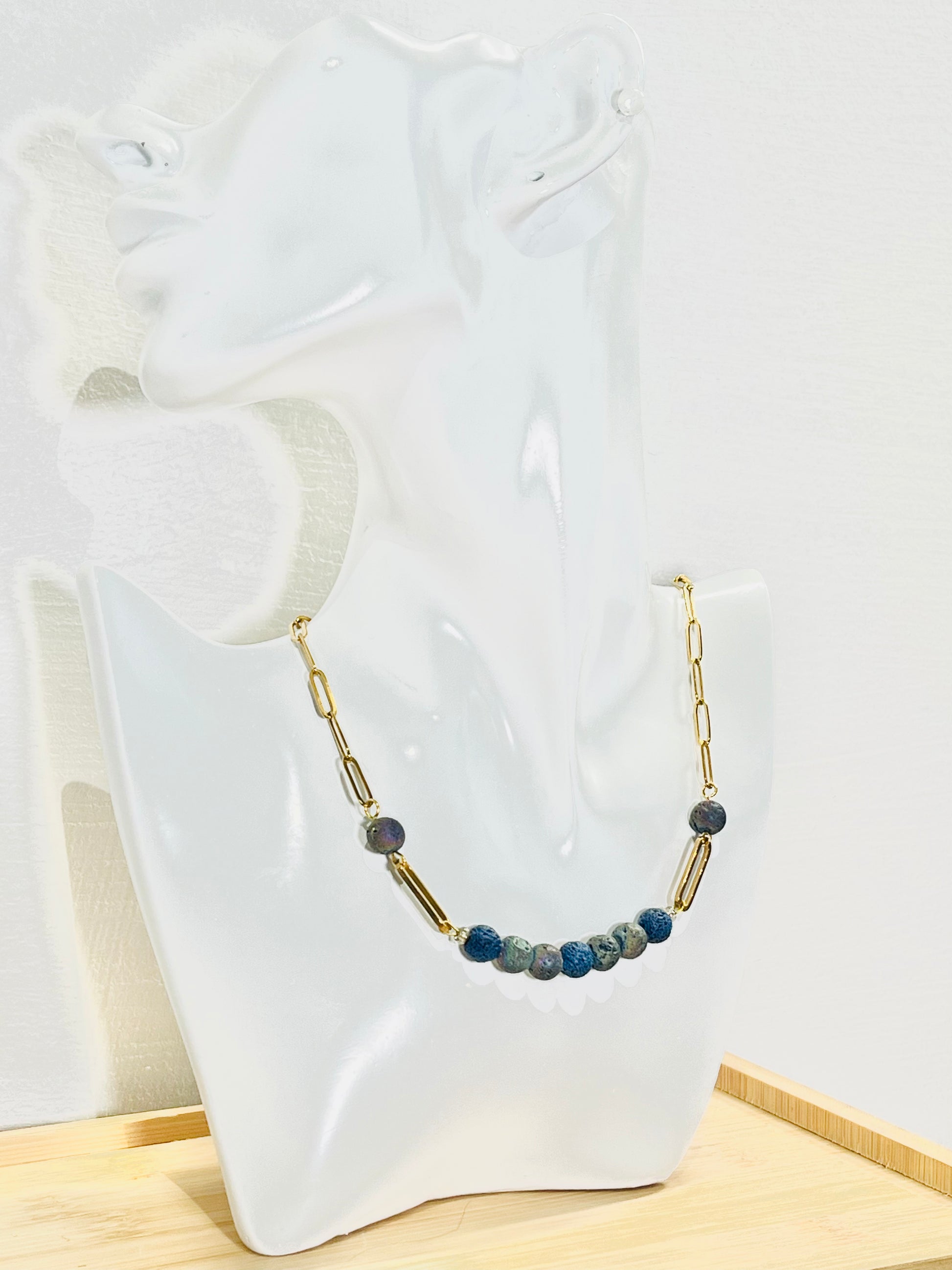 Collar  de eslabón en Acero Inoxidable con Piedra de Lava Rock Azul y Tornasol - K.Beloved LLC