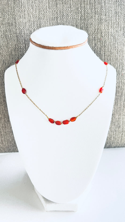 Sutileza y Energía: Collar de Acero con Delicadas Cornalinas - K.Beloved LLC