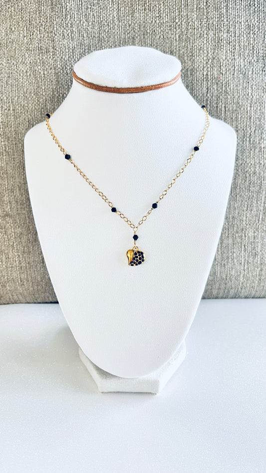 Collar de acero inoxidable con destellos de cristales negros y un encantador dije de corazón con detalles negro - K.Beloved LLC