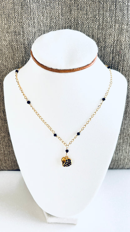 Collar de acero inoxidable con destellos de cristales negros y un encantador dije de corazón con detalles negro - K.Beloved LLC