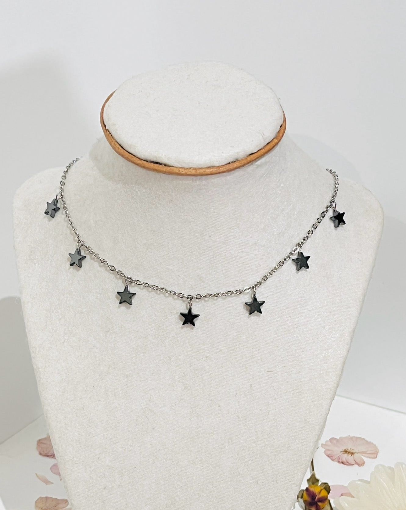 Collar en Acero Inoxidable con Estrellas de Hematite negro - K.Beloved LLC