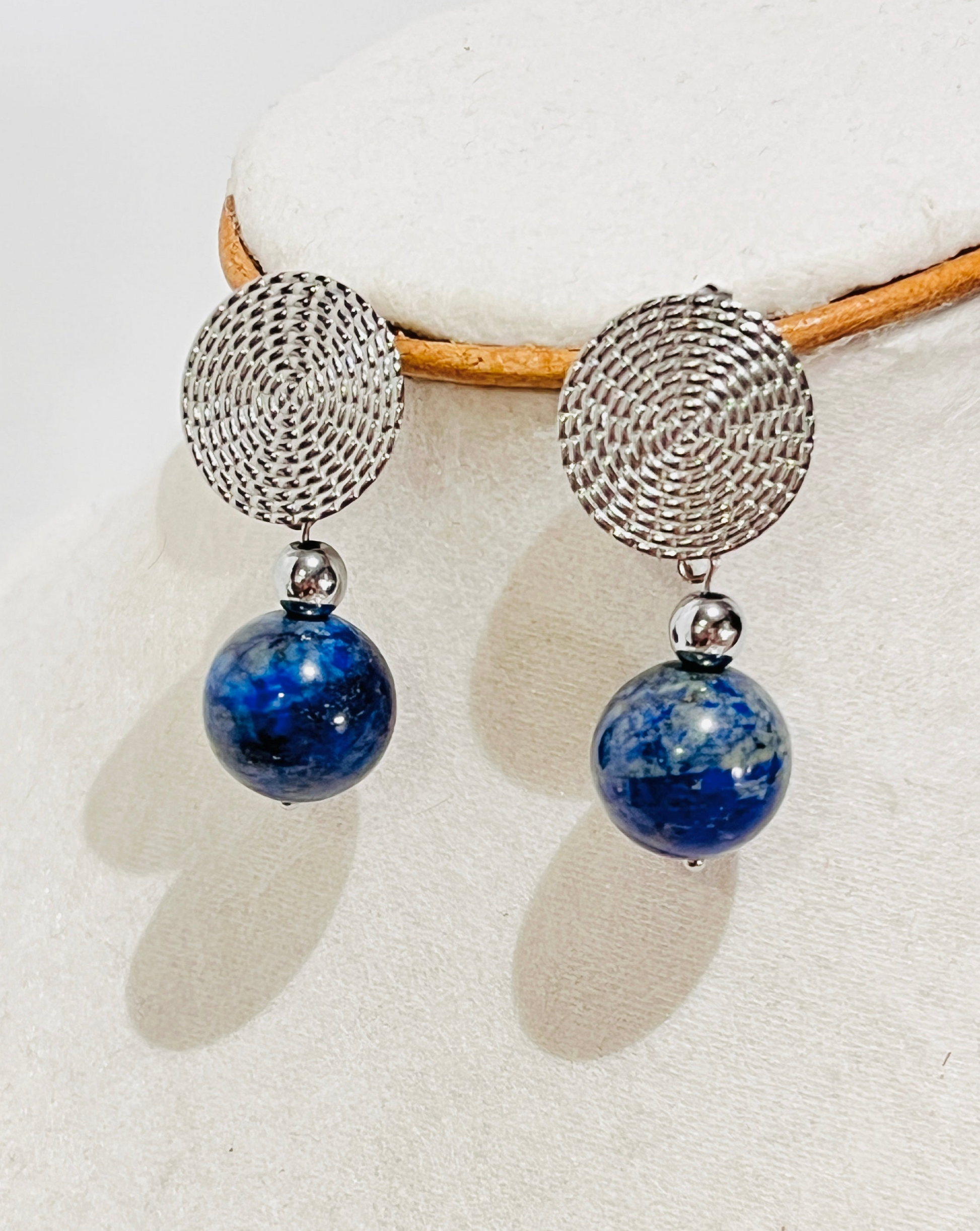 Aretes Bohemio redondo en Acero Inoxidable con Piedra lapis Lazuli - K.Beloved LLC