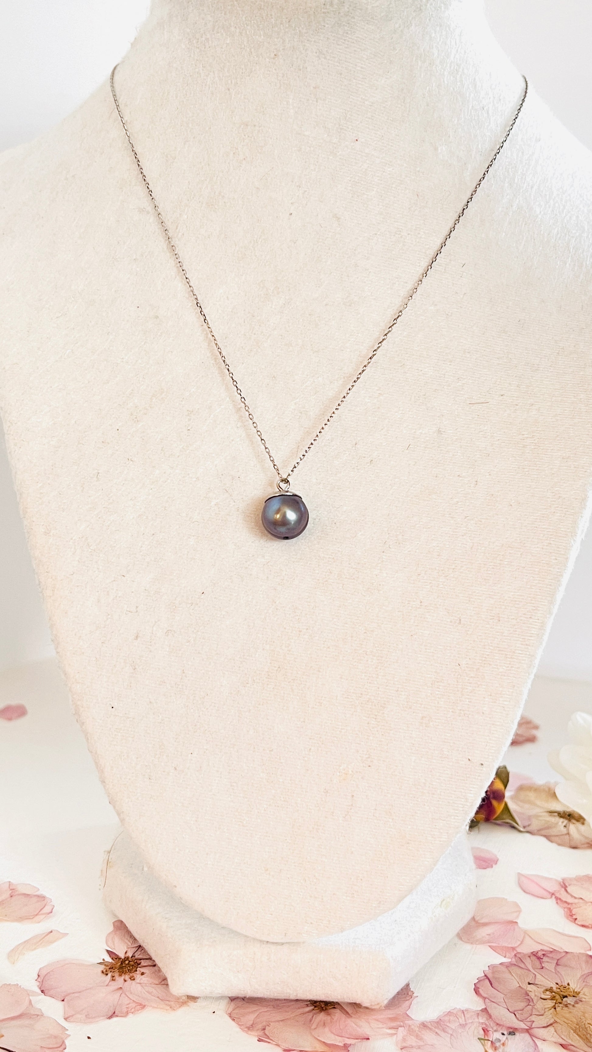 Delicado Collar en Plata 925 con una Hermosa y Delicada Perla de Tahiti Genuina - K.Beloved LLC