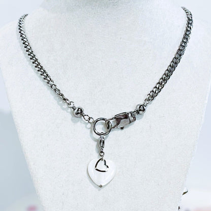 ¡Añade versatilidad a tu joyero con nuestra cadena cubana y dije de Corazón en Concha ,intercambiable ! - K.Beloved LLC