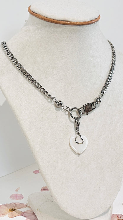 ¡Añade versatilidad a tu joyero con nuestra cadena cubana y dije de Corazón en Concha ,intercambiable ! - K.Beloved LLC