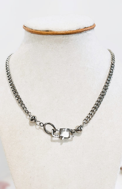 ¡Añade versatilidad a tu joyero con nuestra cadena cubana y dije de Corazón en Concha ,intercambiable ! - K.Beloved LLC