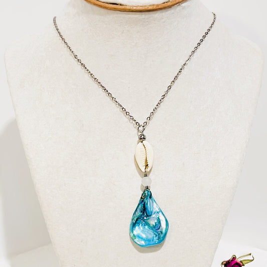 collar en acero inoxidable y Colgante de Caracol y Lágrima de concha - K.Beloved LLC