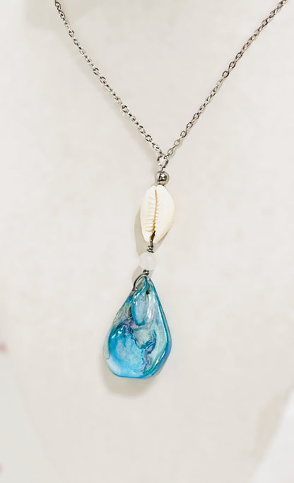 collar en acero inoxidable y Colgante de Caracol y Lágrima de concha - K.Beloved LLC