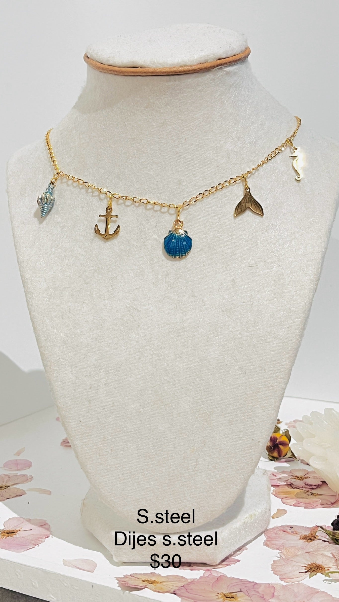 Collar en Acero Inoxidable con Dijes Playeros color azul y dorado - K.Beloved LLC