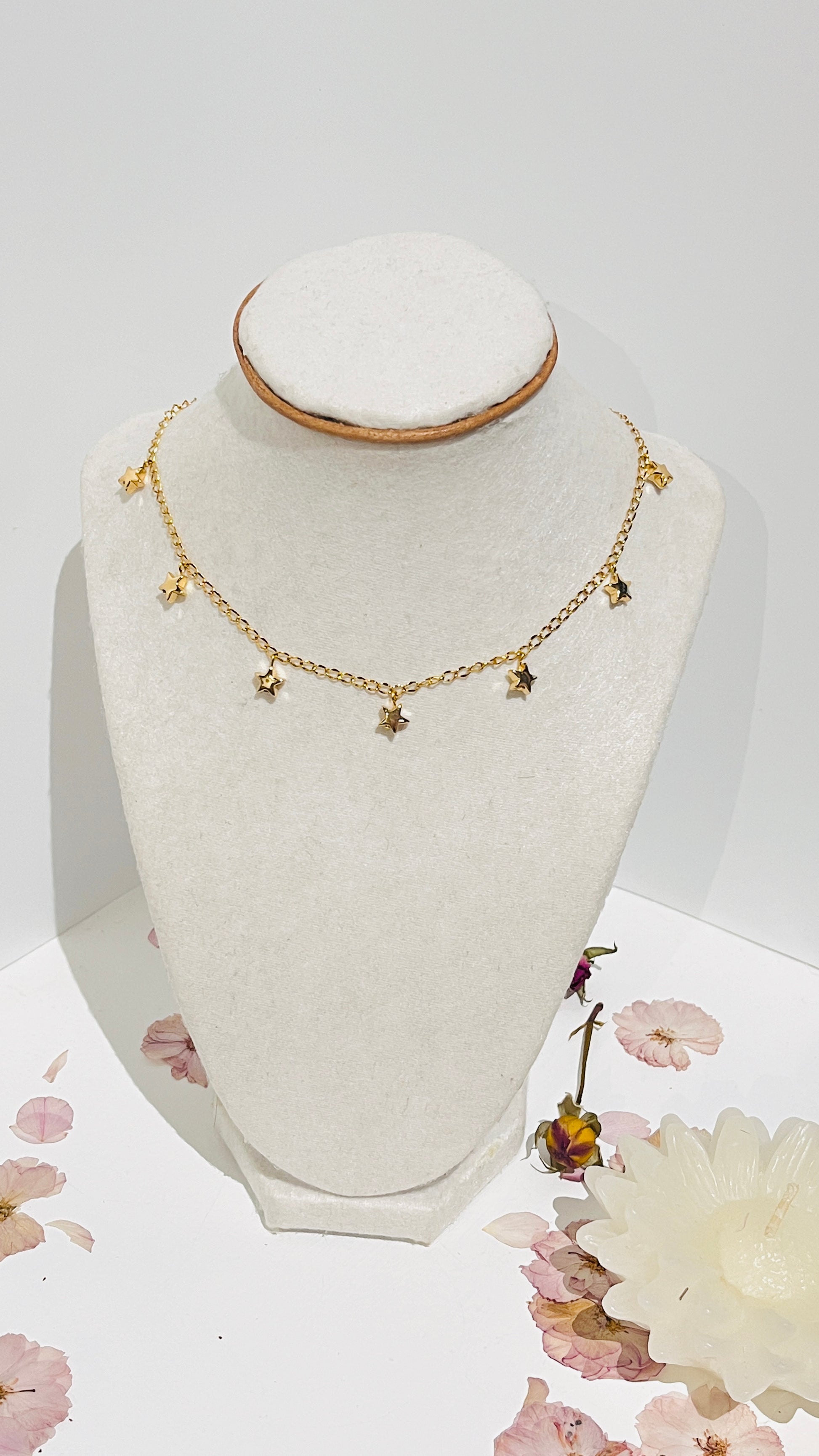Collar en cero Inoxidable con Estrellas en Hematite - K.Beloved LLC