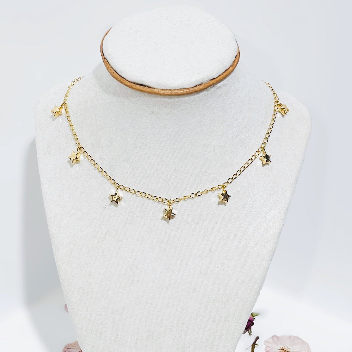 Collar en cero Inoxidable con Estrellas en Hematite - K.Beloved LLC
