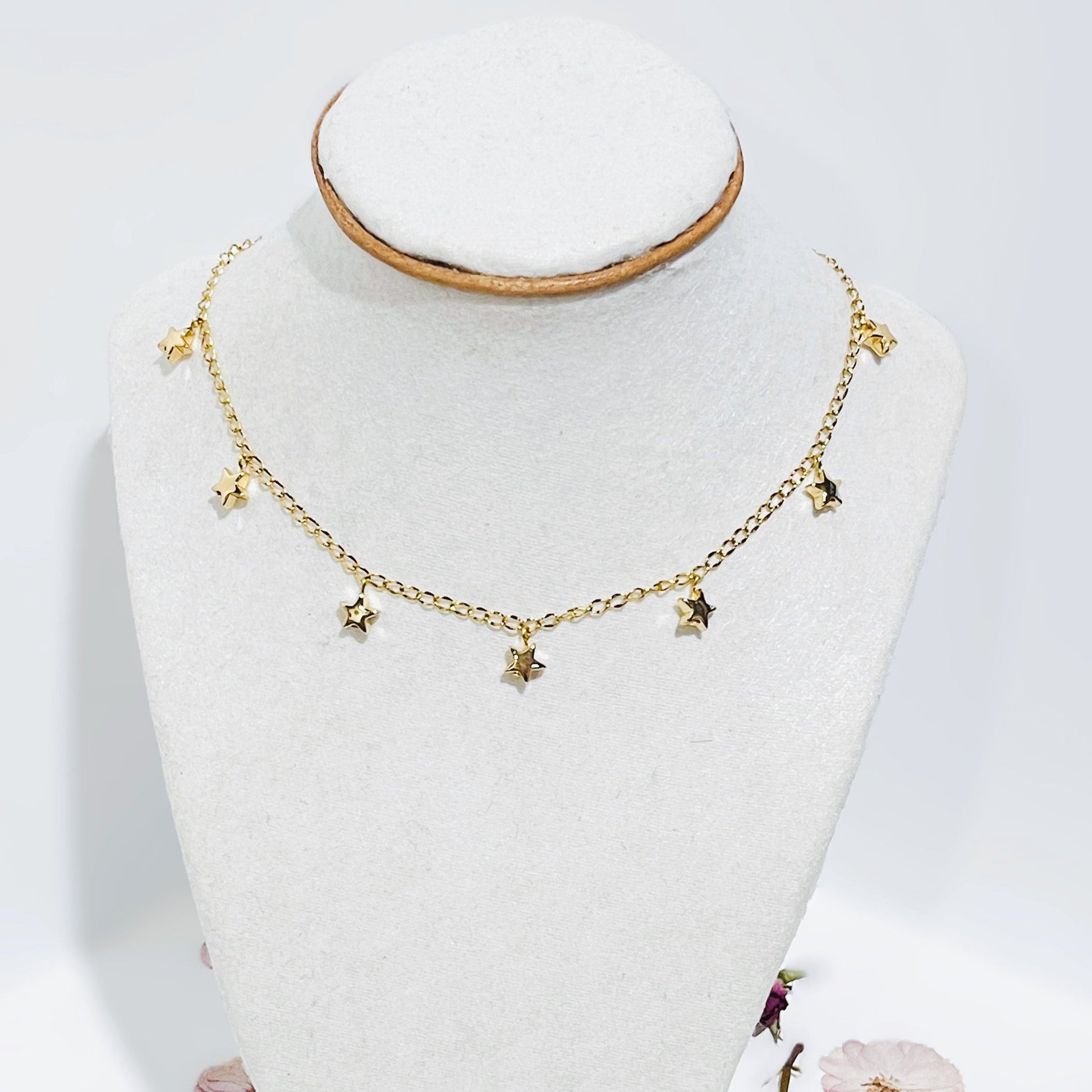 Collar en cero Inoxidable con Estrellas en Hematite - K.Beloved LLC