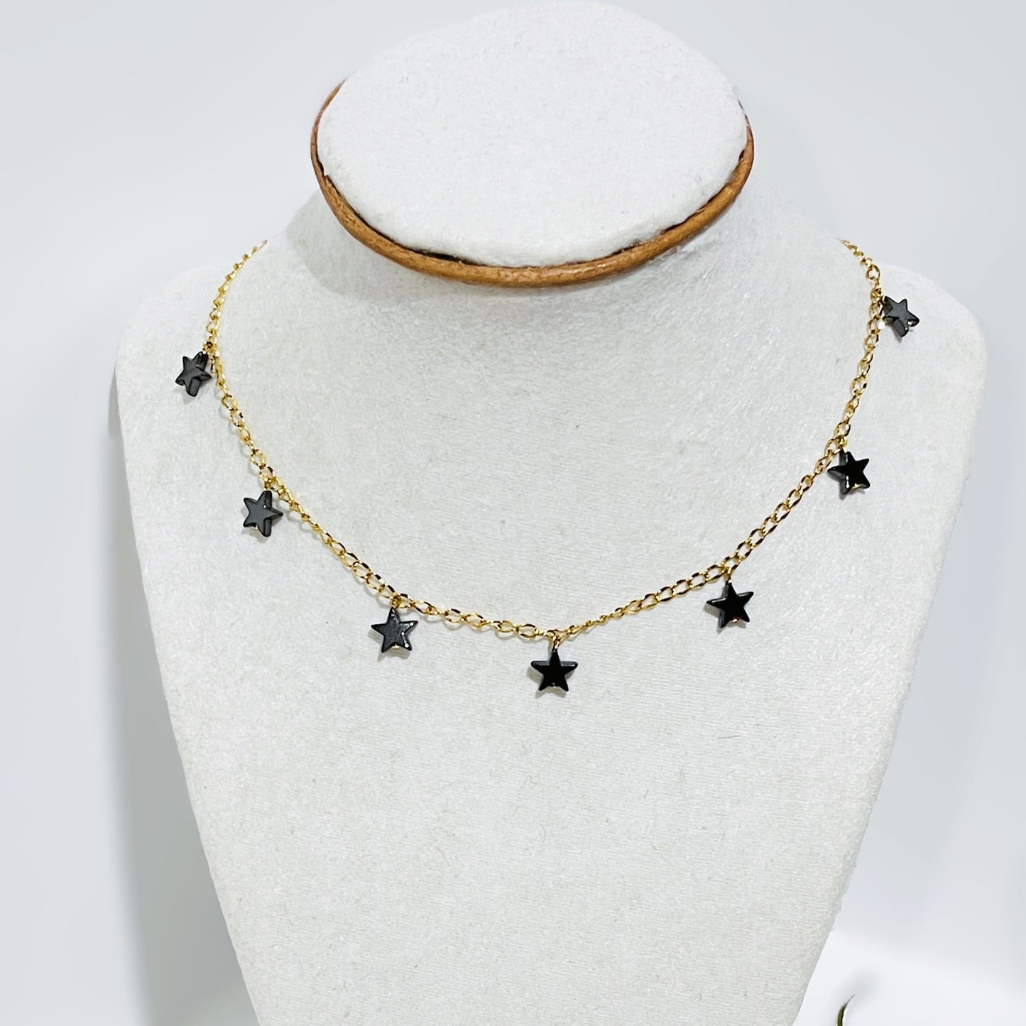 Collar en Acero Inoxidable con Estrella en Hematite Negro - K.Beloved LLC