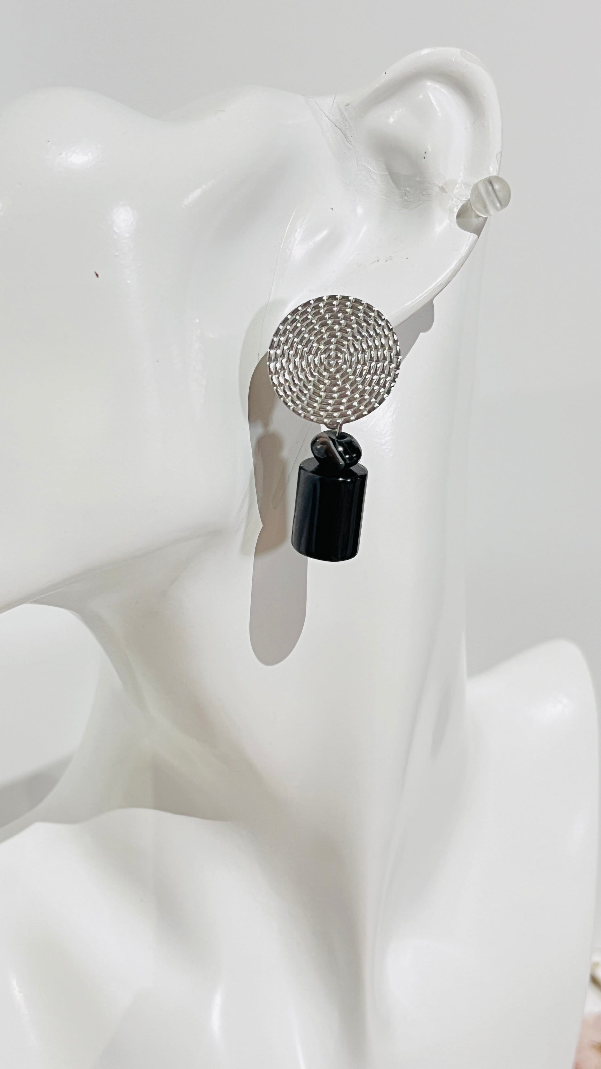 Aretes Bohemio redondo en Acero Inoxidable con Piedra Agate Negro en forma de Cilindro - K.Beloved LLC