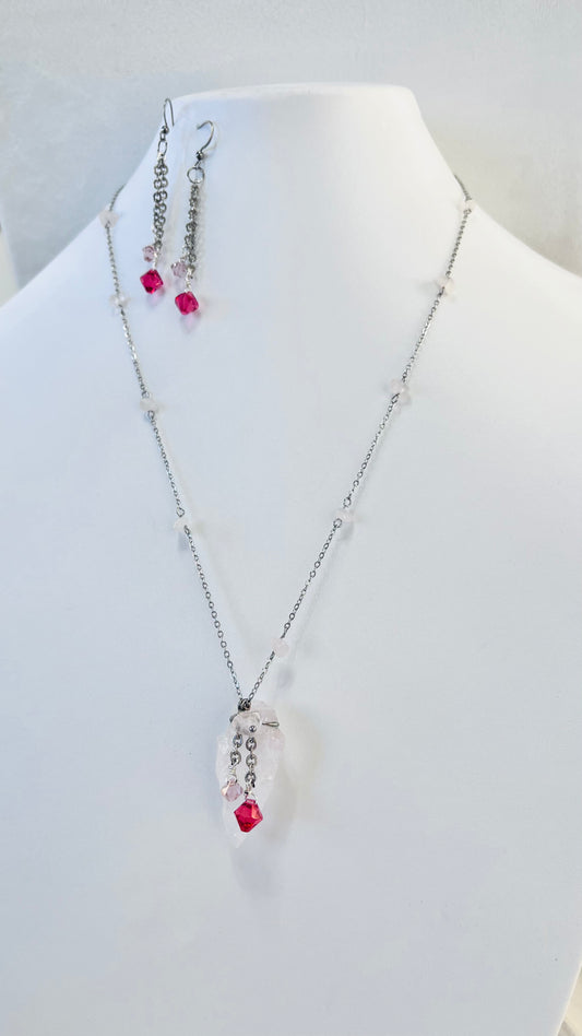 Destellos de Serenidad: Collar Largo de Cuarzo con chispa de Cristal Swarovski