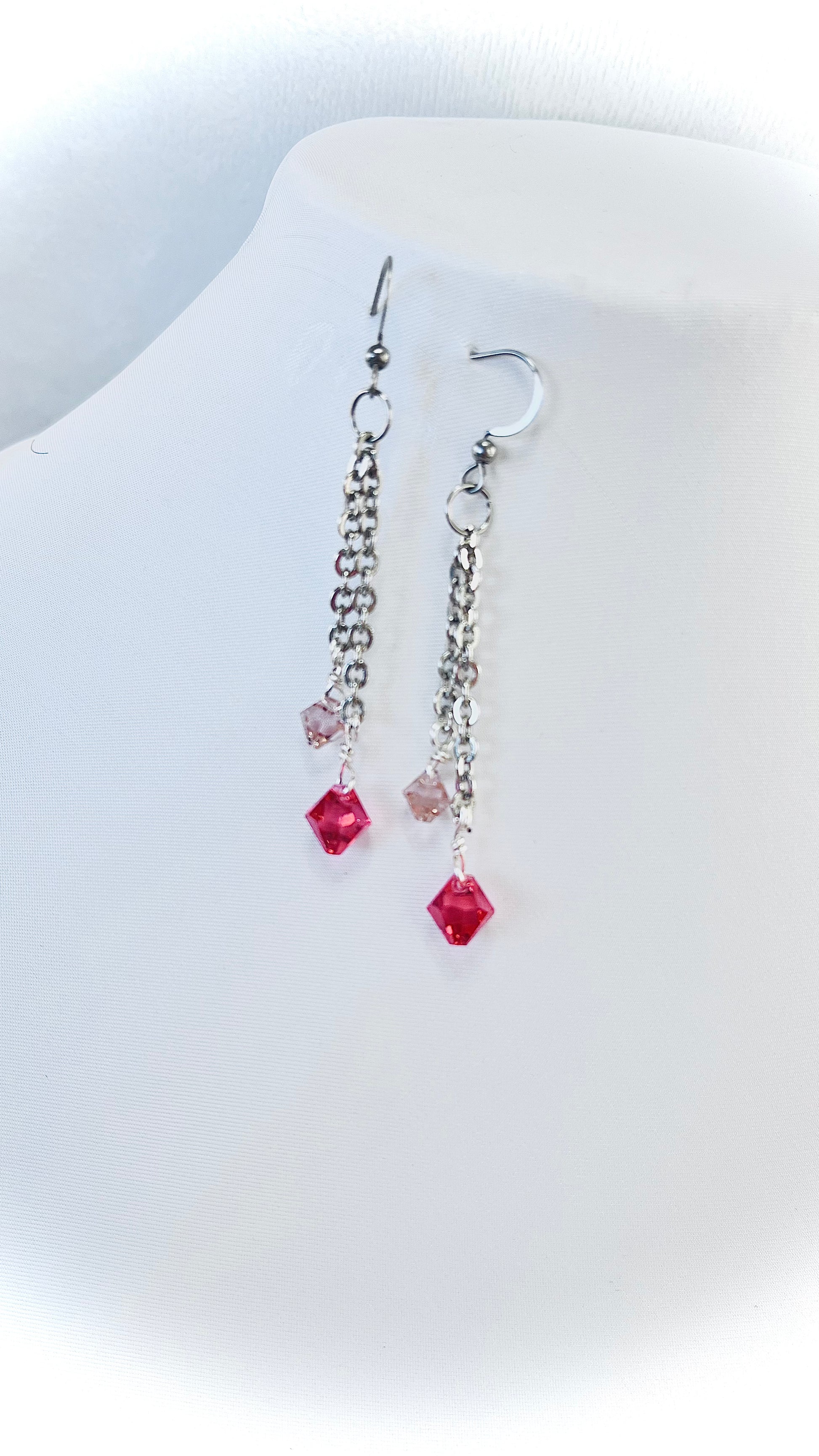 Destellos de Serenidad: Collar Largo de Cuarzo con chispa de Cristal Swarovski - K.Beloved LLC