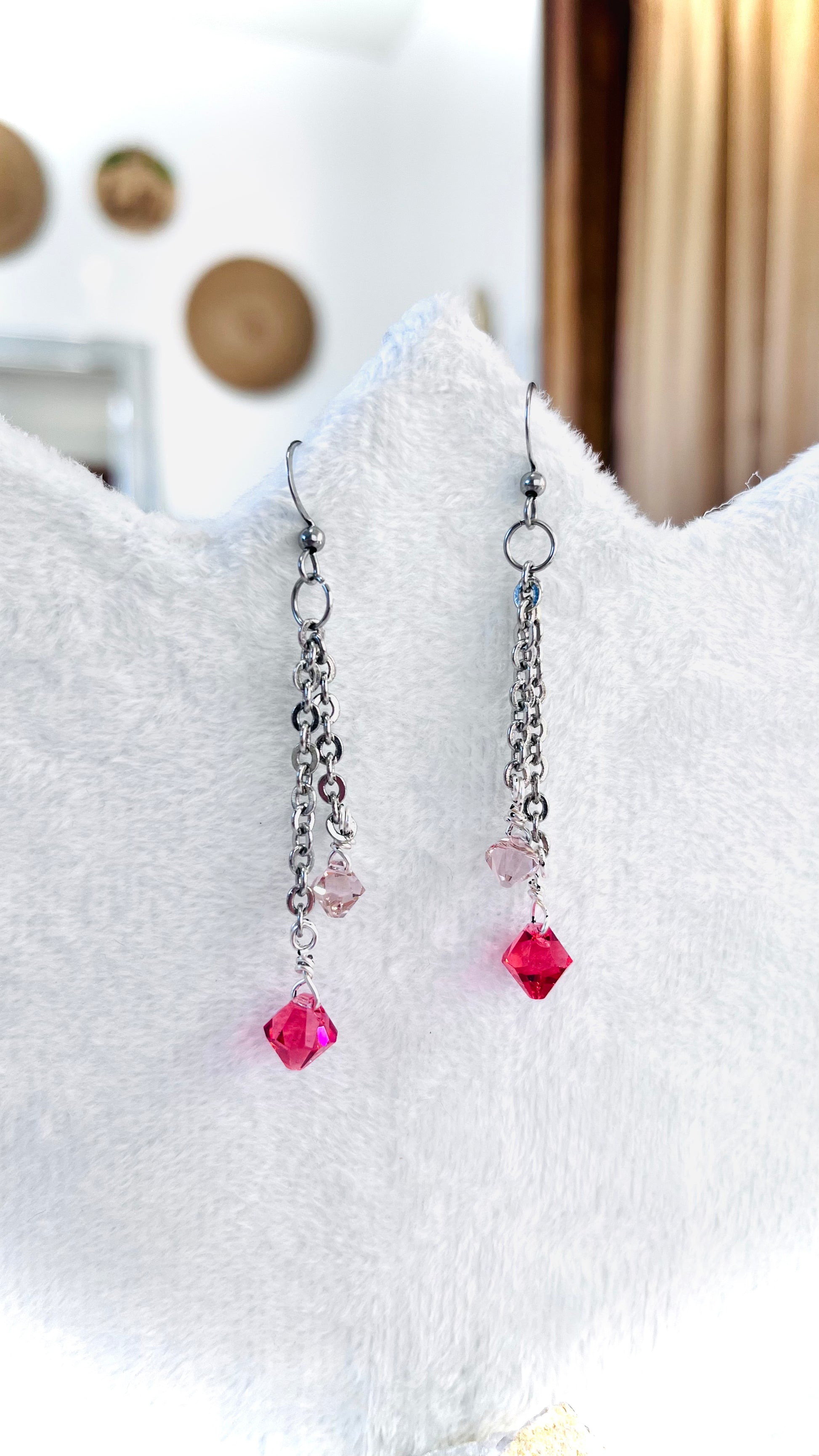 Destellos de Serenidad: Collar Largo de Cuarzo con chispa de Cristal Swarovski - K.Beloved LLC