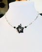 Collar Unisex , en Acero Inoxidable con Flor Grande  Maga en Resina Negro con Piedra Agate negra - K.Beloved LLC