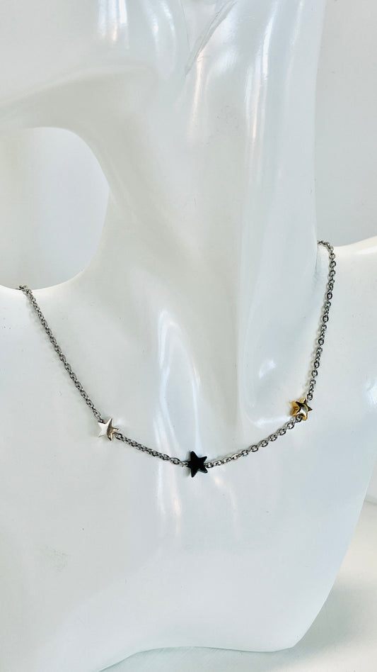 "Trío Estelar: Collar de Acero Inoxidable con Estrellas Tricolor - K.Beloved LLC