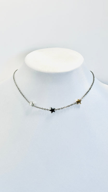 "Trío Estelar: Collar de Acero Inoxidable con Estrellas Tricolor - K.Beloved LLC