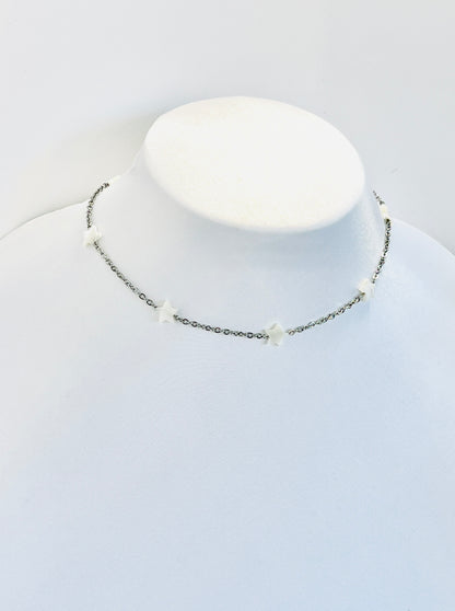 "Encanto Estelar: Collar de Acero Inoxidable con Brillantes Estrellas Blancas" - K.Beloved LLC
