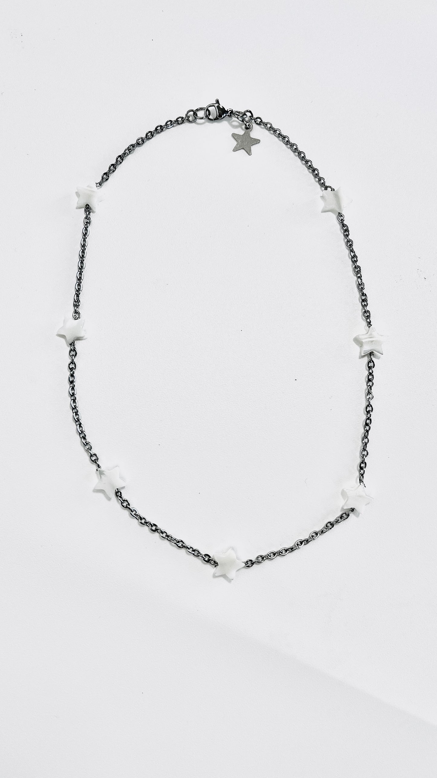 "Encanto Estelar: Collar de Acero Inoxidable con Brillantes Estrellas Blancas" - K.Beloved LLC