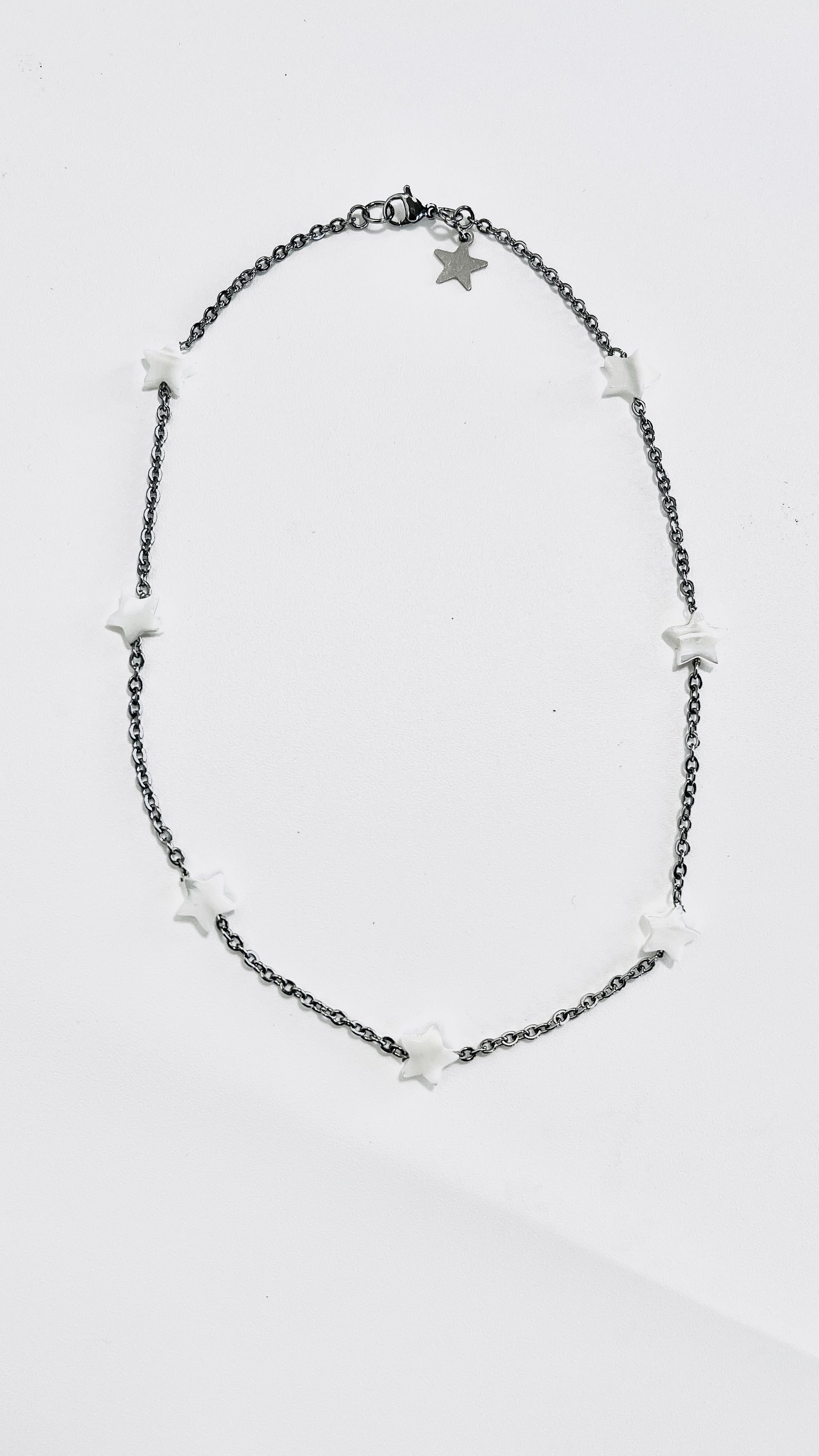"Encanto Estelar: Collar de Acero Inoxidable con Brillantes Estrellas Blancas" - K.Beloved LLC