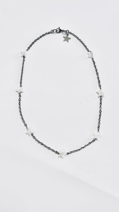 "Encanto Estelar: Collar de Acero Inoxidable con Brillantes Estrellas Blancas" - K.Beloved LLC