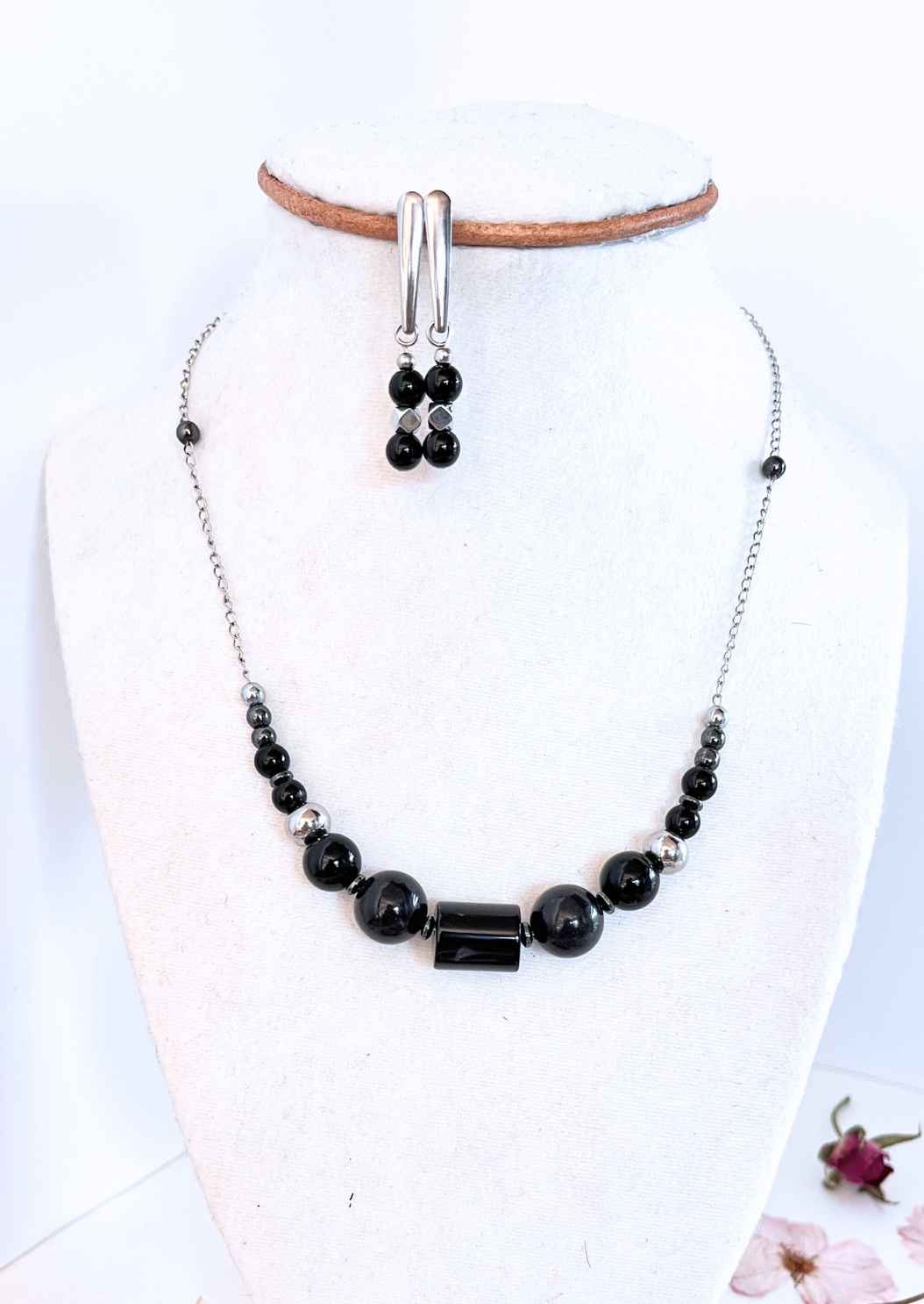 Diseño Unico en Collar y Aretes en Acero inoxidable con hermosas Piedras Ágata Negra - K.Beloved LLC