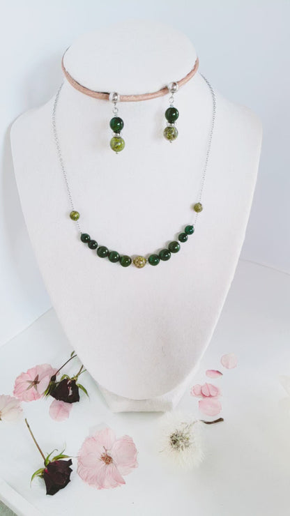 Delicado Collar y Aretes en Acero Inoxidable con Delicadas Piedras en Cuarzo Verde
