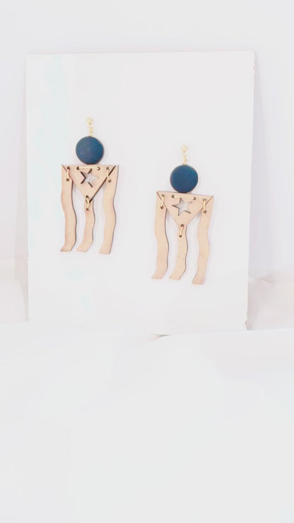 Pendientes de Madera con un Toque en Azul  de la Bandera de Puertoriqueña