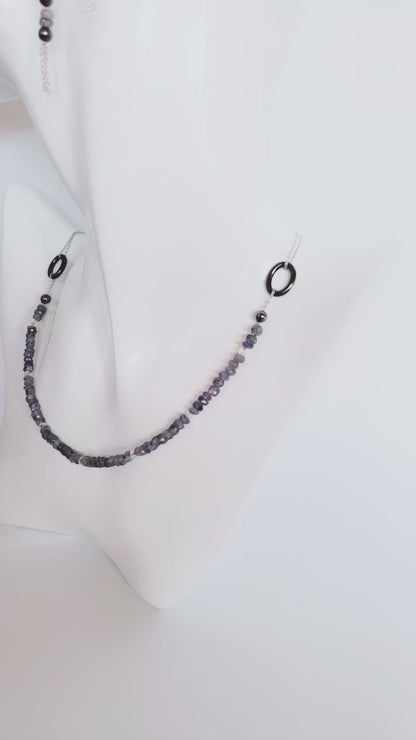 Dale un toque Delicado a tu Estilo con este hermoso Collar Combinado con sus Aretes en Plata 925 y delicada Piedra Iolite