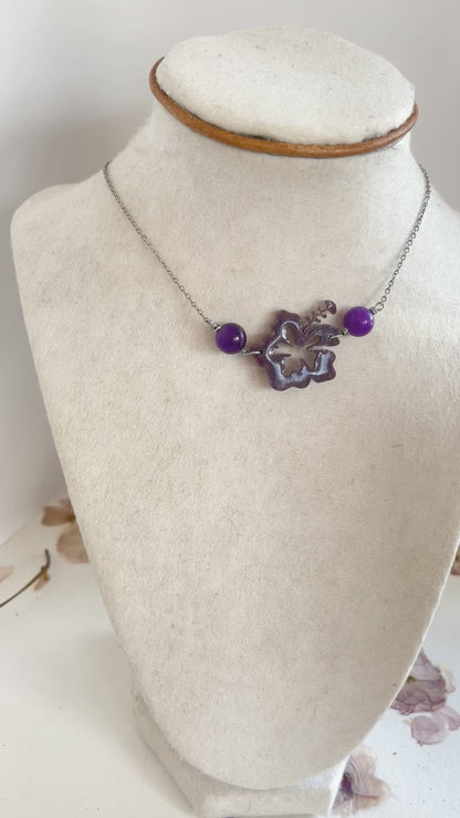 Collar en Acero Inoxidable  Flor Maga en Resina Violeta y Cuarzo Violeta
