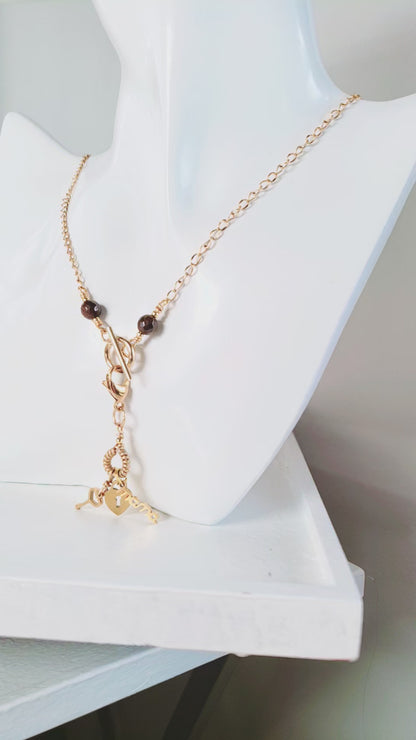 Collar en Acero Quirurgico con Dije Desmontable , con el nombre "MAMA"